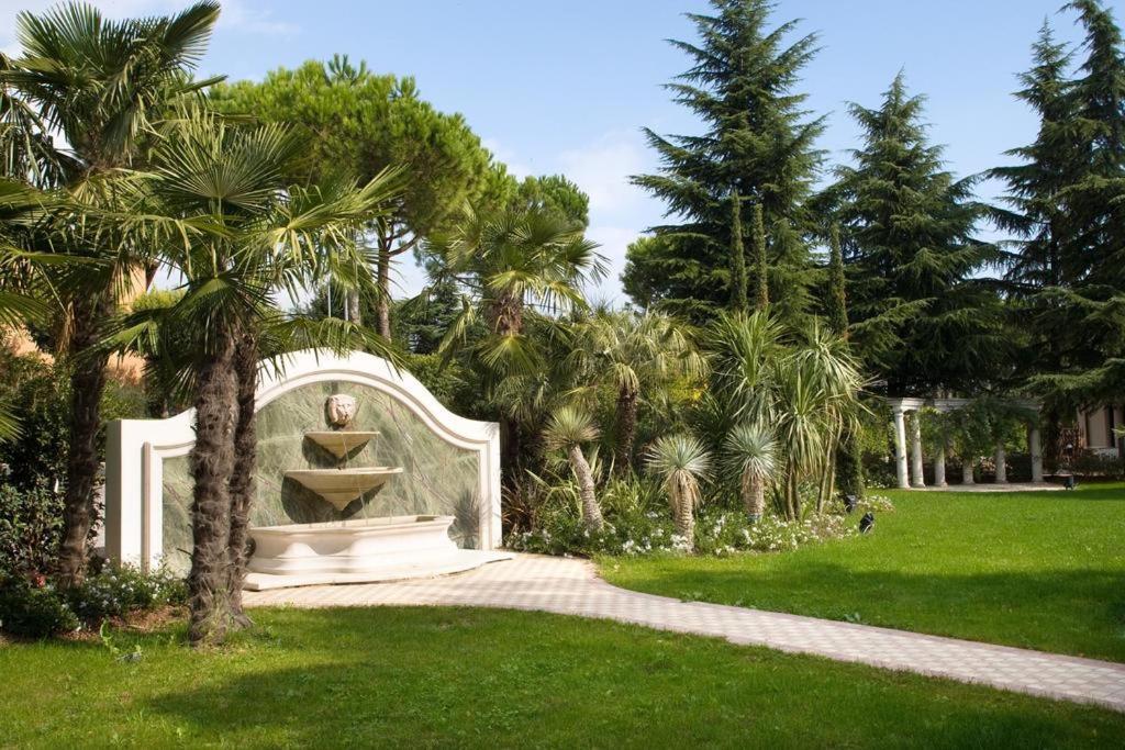 Monastero Resort & Spa Soiano Del Lago Exteriör bild